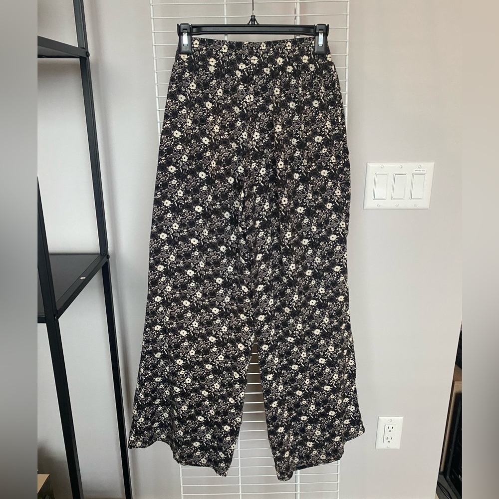 Hollister Floral Flowy Pants - Size XS